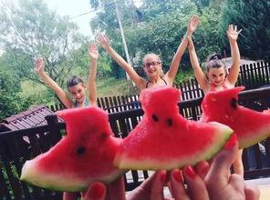 异国吃瓜群众,异国视角下的中国吃瓜文化解析